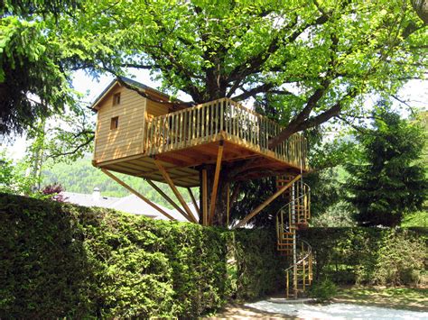 cabane dans les arbres aix les bains|La cabane perchée du Camping des Cyclamens .